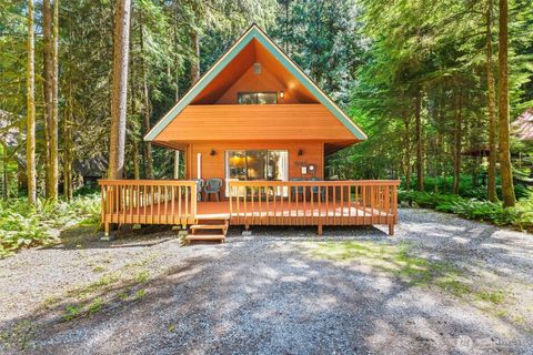 Photo of 7082 Rainier Way, Glacier, WA 98244 (MLS # 2550549)