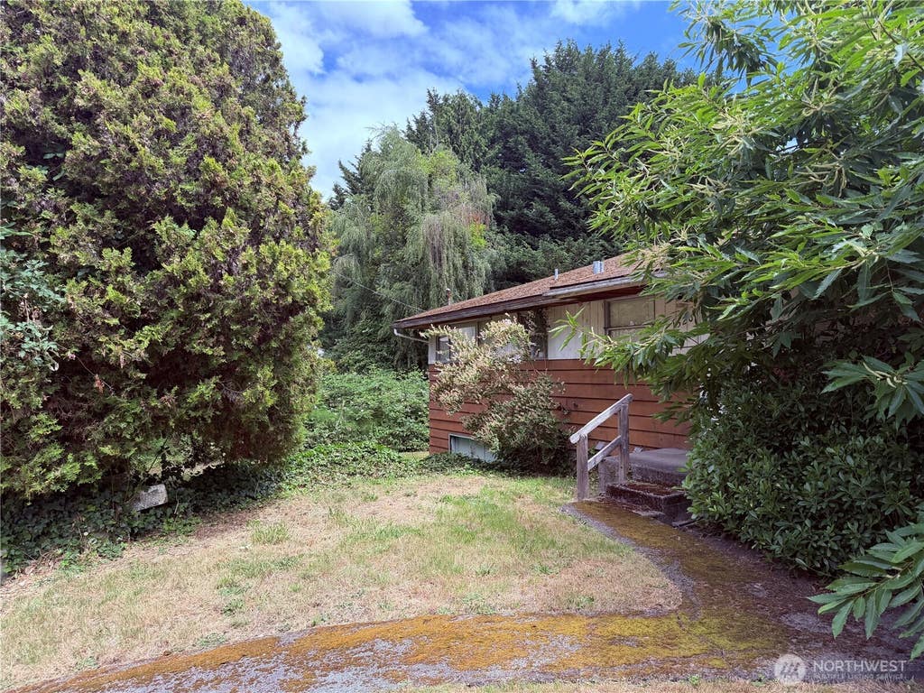 Photo of 1520 102nd Avenue NE, Bellevue, WA 98004 (MLS # 2549881)
