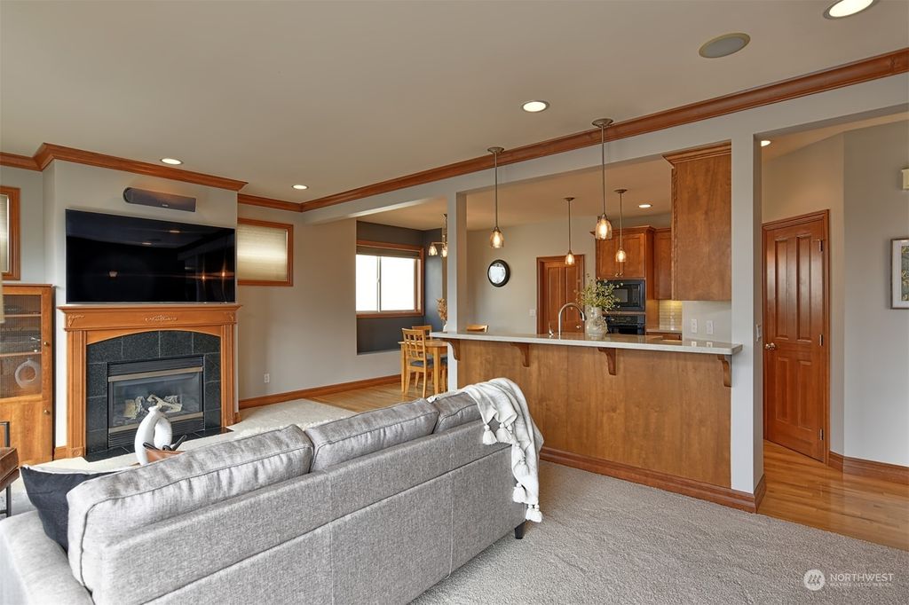 Photo of 8220 NE 187th Way, Kenmore, WA 98028 (MLS # 1994591)