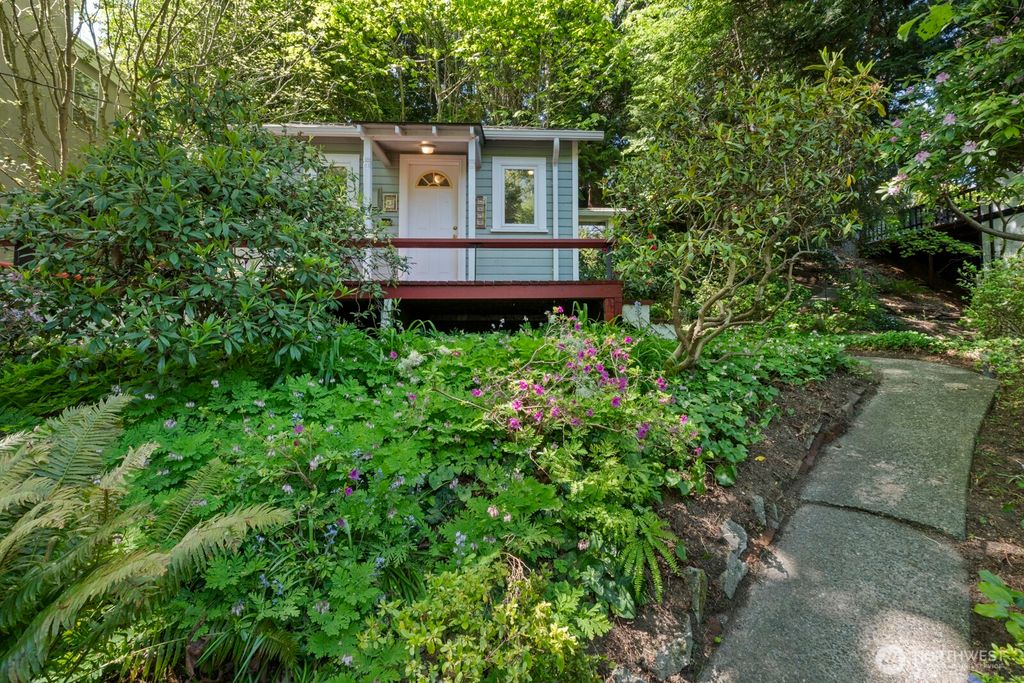Photo of 1919 32nd Avenue W, Seattle, WA 98199 (MLS # 2519068)