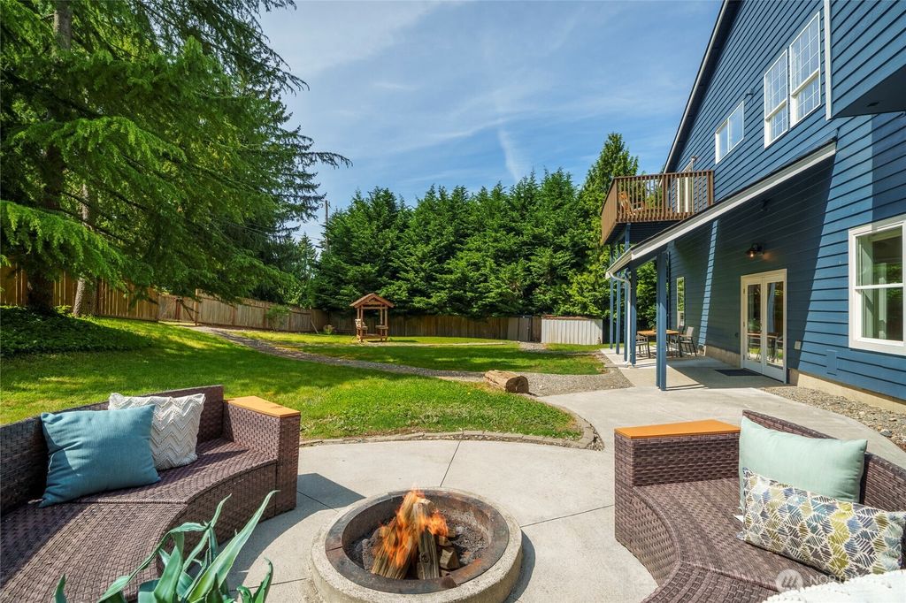Photo of 21204 8th Place W, Lynnwood, WA 98036 (MLS # 2519219)