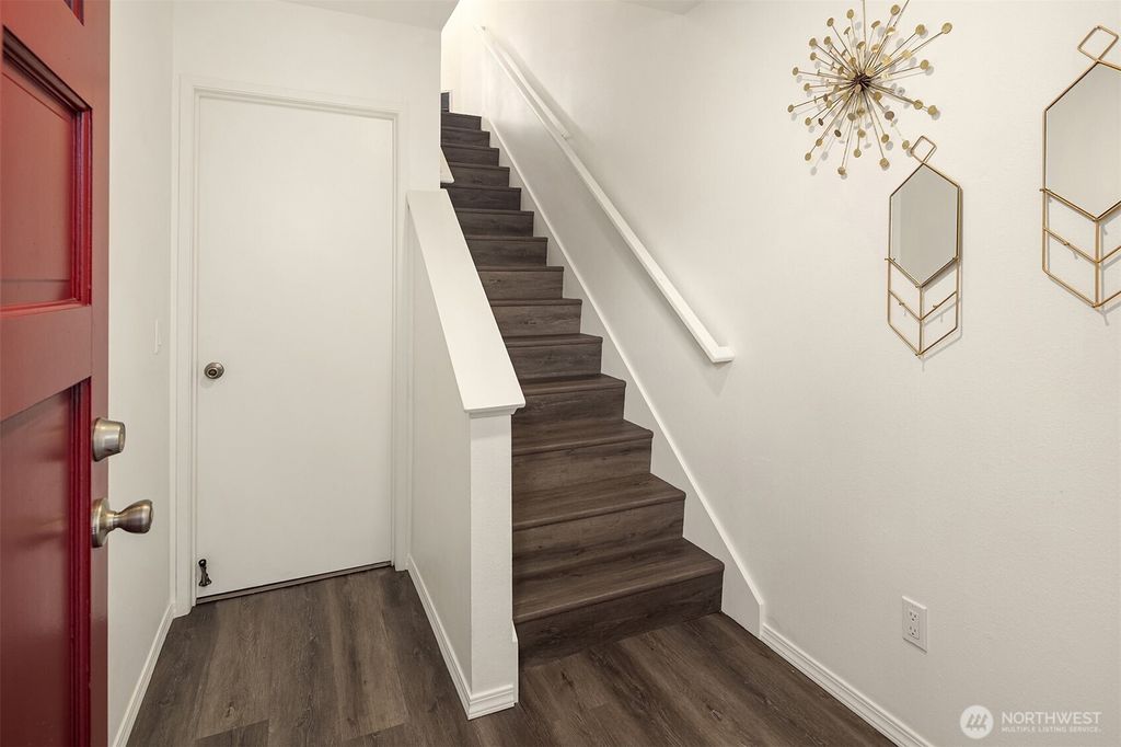 Photo of 10215 NE 129th Lane, Kirkland, WA 98034 (MLS # 2482266)