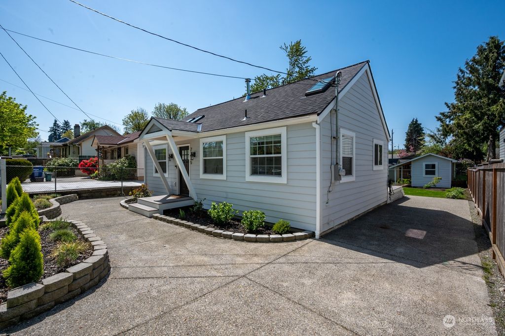 Photo of 7325 16th Avenue SW, Seattle, WA 98106 (MLS # 2064041)