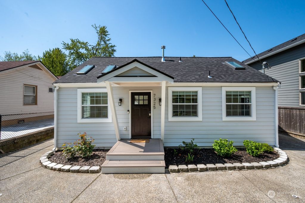 Photo of 7325 16th Avenue SW, Seattle, WA 98106 (MLS # 2064041)