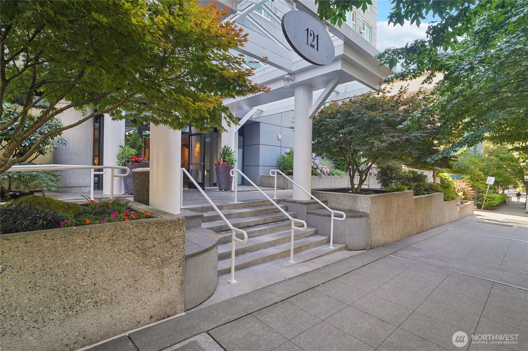 121 Vine Street 402