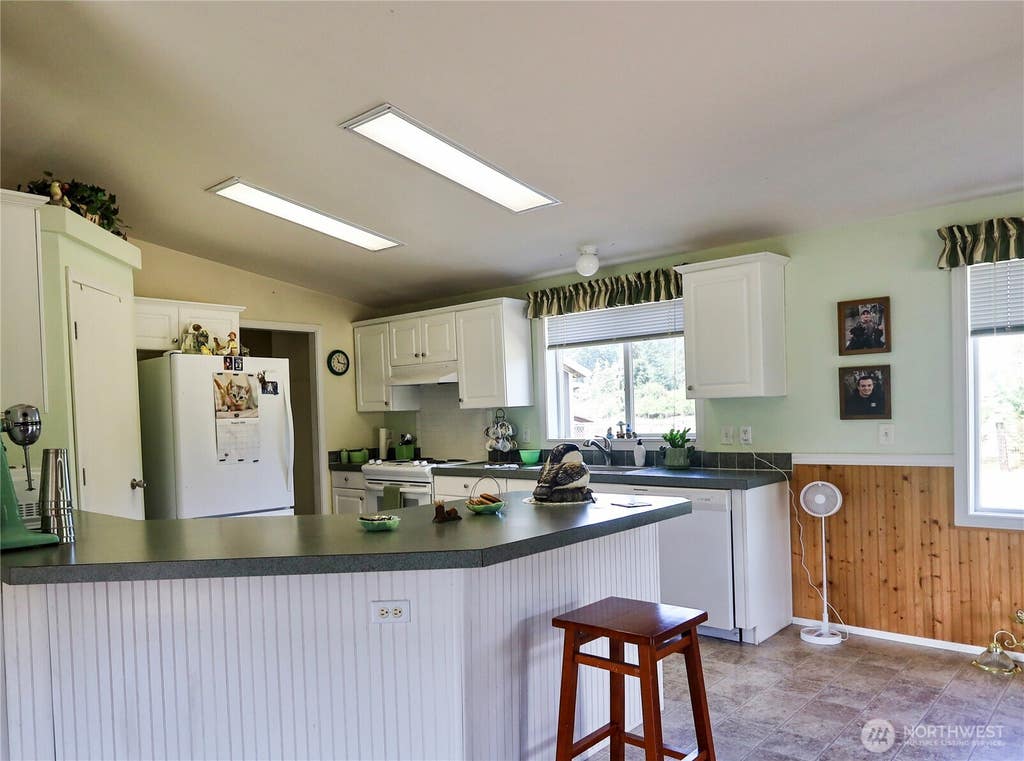 Photo of 1041 W Beeville Loop Road RD, Matlock, WA 98560 (MLS # 2565648)