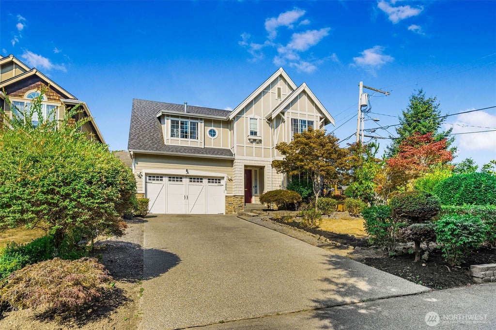 Photo of 1825 Redmond Place NE, Renton, WA 98056 (MLS # 2573135)
