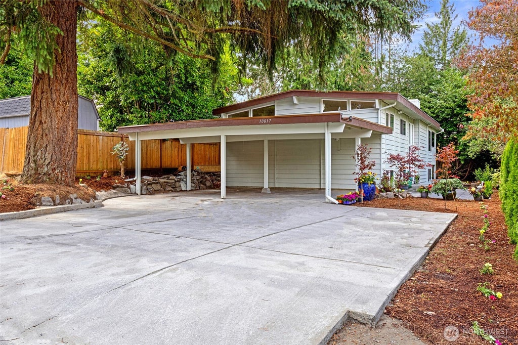 Photo of 10017 12th Avenue NE, Seattle, WA 98125 (MLS # 2577681)