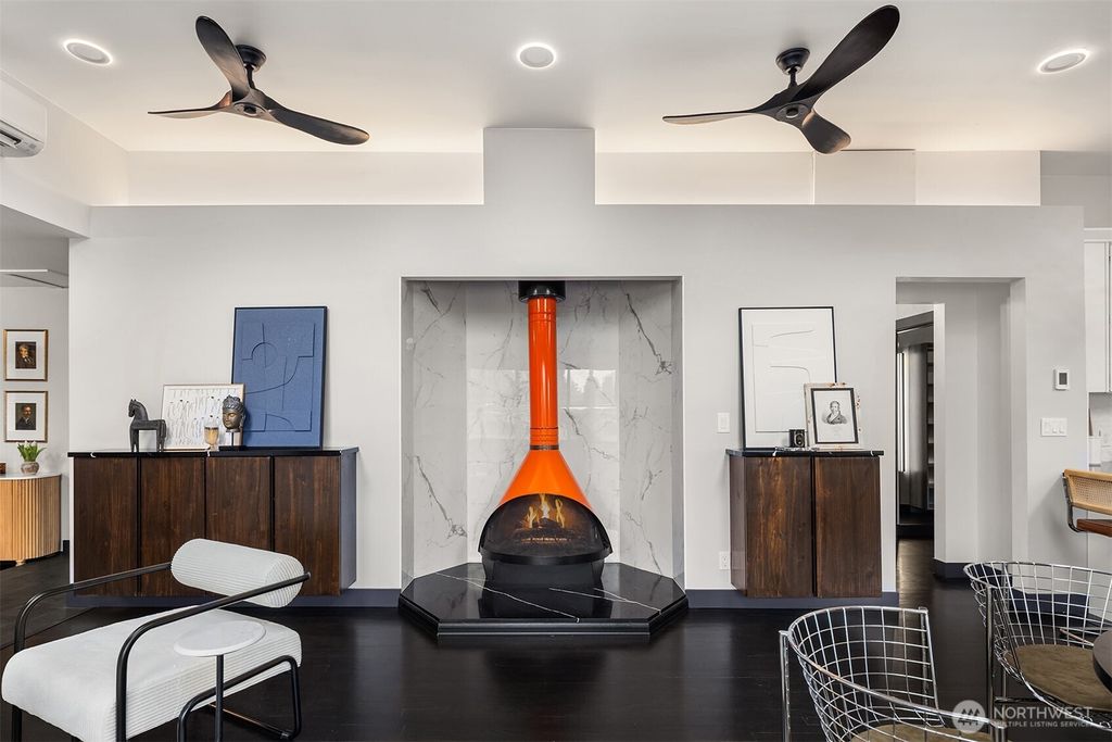 Photo of 1403 SW Thistle Street, Seattle, WA 98106 (MLS # 2467719)