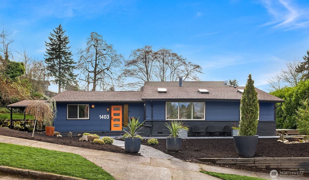 Photo of 1403 SW Thistle Street, Seattle, WA 98106 (MLS # 2467719)