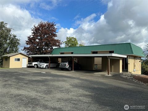 Photo of 910 Barnhart Street, Raymond, WA 98577 (MLS # 2441593)
