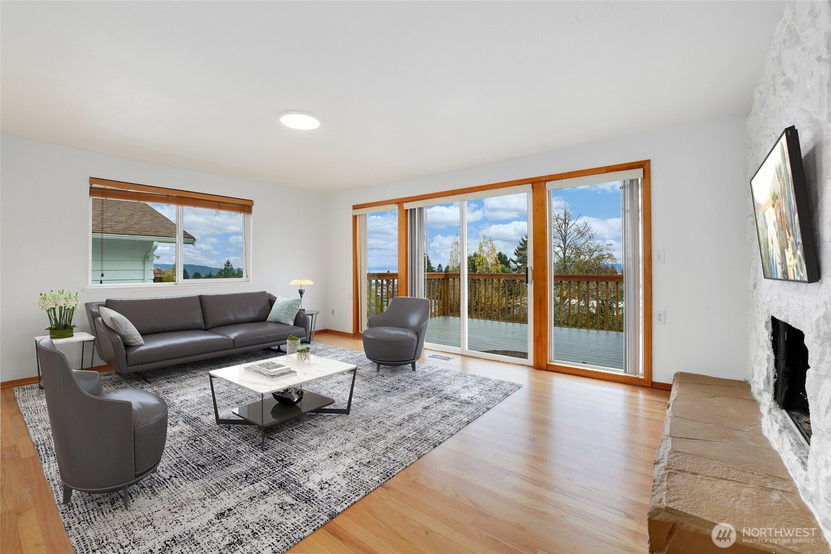 4609 N Vassault Street