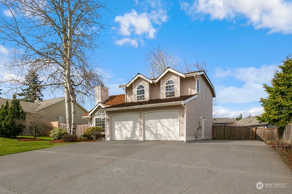 Photo of 1818 SW 325th Place, Federal Way, WA 98023 (MLS # 2050990)