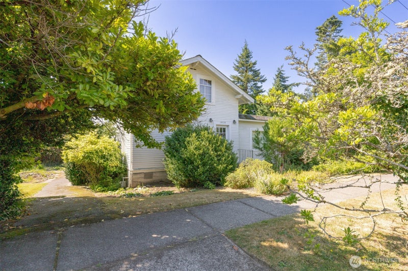 1414 McKenzie Avenue