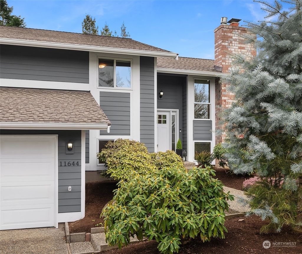 Photo of 11644 132nd Court NE, Redmond, WA 98052 (MLS # 2204901)