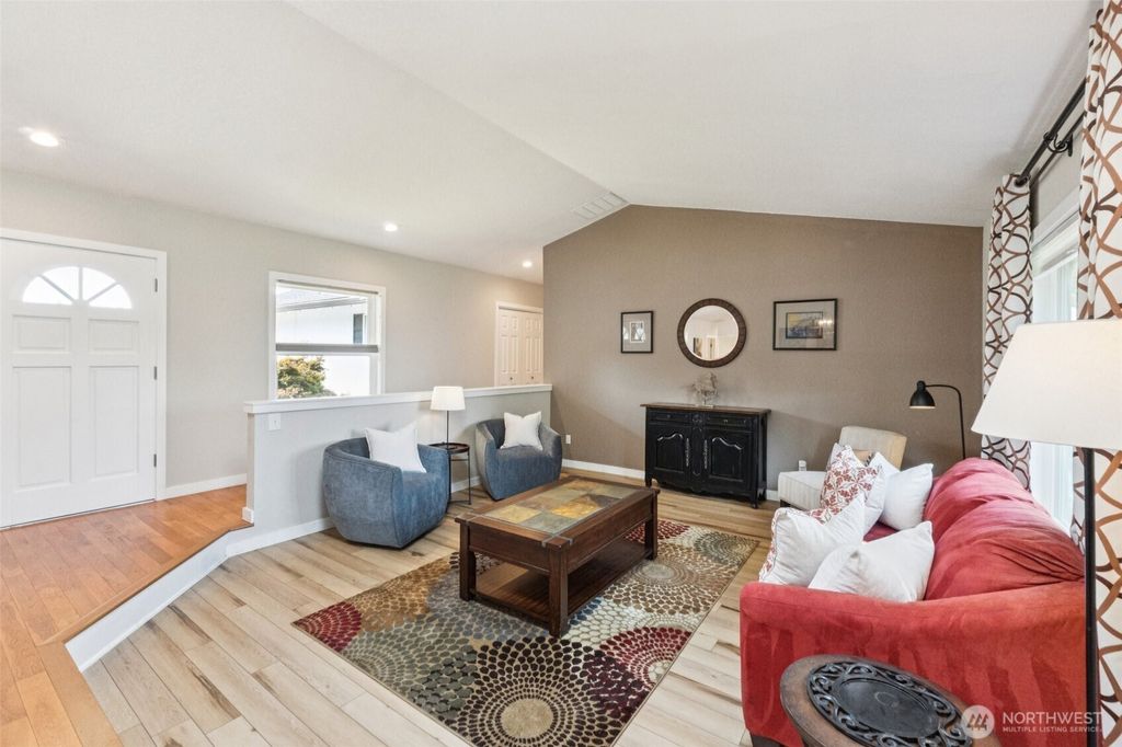 Photo of 19118 121st Place SE, Renton, WA 98058 (MLS # 2428739)