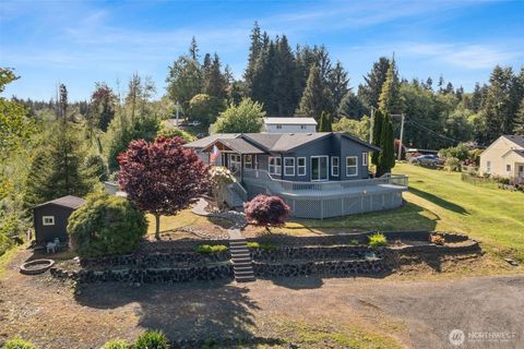 Photo of 526 Taft Avenue AVE, Raymond, WA 98577 (MLS # 2527076)