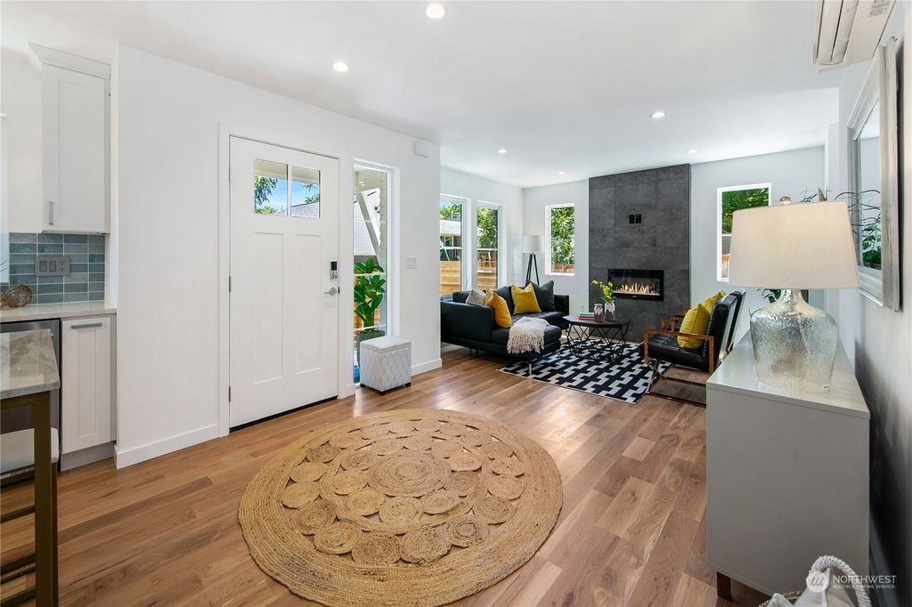 Photo of 10421 41st Avenue SW, Seattle, WA 98146 (MLS # 2033050)