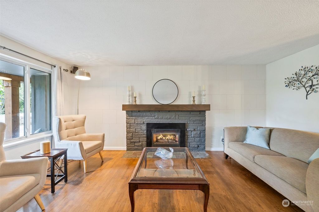 listing image 9360498530332918050