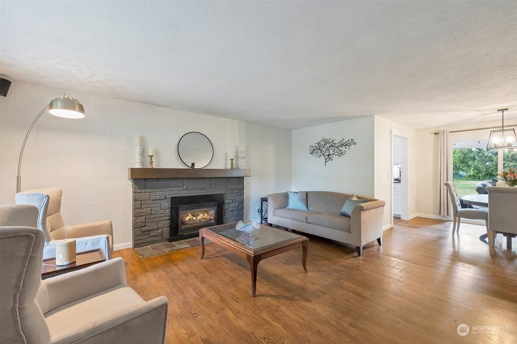 listing image 9365794872763856779