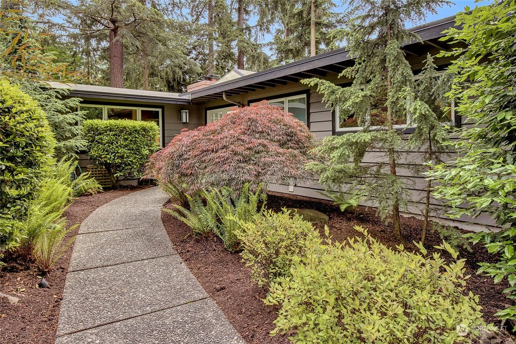 Photo of 7352 Island Crest Way, Mercer Island, WA 98040 (MLS # 2243079)