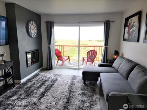 Photo of 304 14th Street NW #304, Long Beach, WA 98631 (MLS # 2453587)