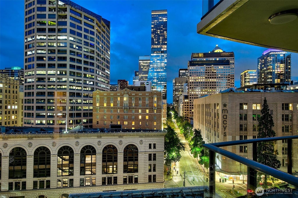 Photo of 1920 4th Avenue #908, Seattle, WA 98101 (MLS # 2576622)
