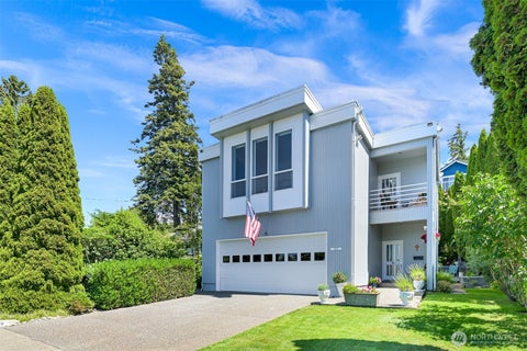 Photo of 1005 11th Street, Bellingham, WA 98225 (MLS # 2567255)