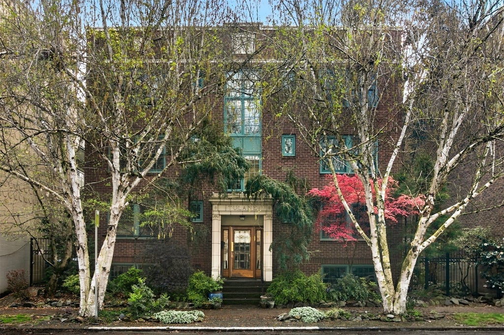 Photo of 408 Bellevue Avenue E #302, Seattle, WA 98102 (MLS # 2598091)