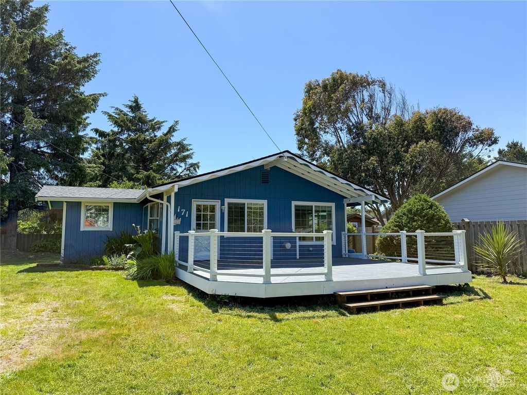 Photo of 171 Jib Street NW, Ocean Shores, WA 98569 (MLS # 2532389)