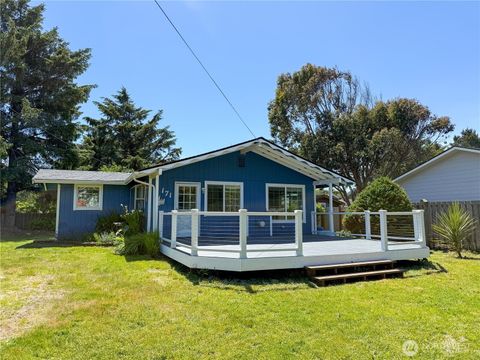 Photo of 171 Jib Street NW, Ocean Shores, WA 98569 (MLS # 2532389)