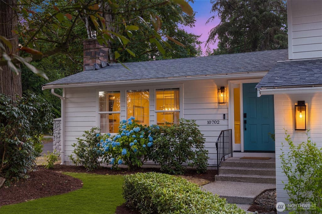 Photo of 10702 NE 144th Court, Kirkland, WA 98034 (MLS # 2560188)