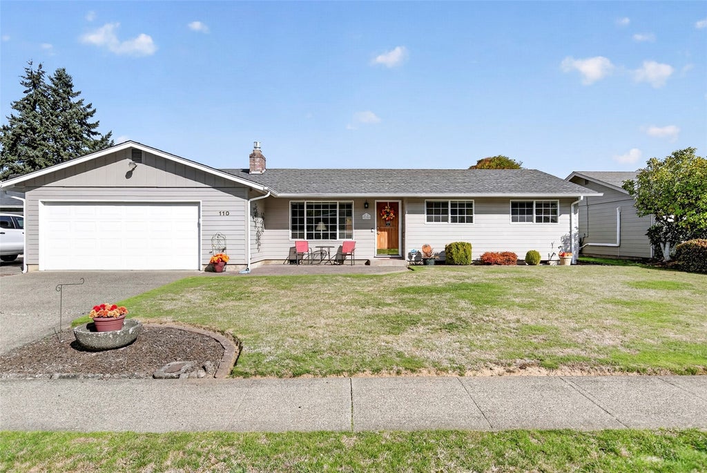 Photo of 110 Holly Park Street, Longview, WA 98632 (MLS # 2595662)