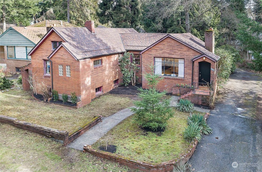 Photo of 11722 36th Avenue NE, Seattle, WA 98125 (MLS # 2033373)