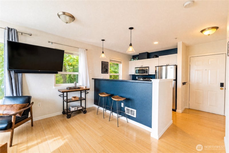 524 6th Avenue W 302