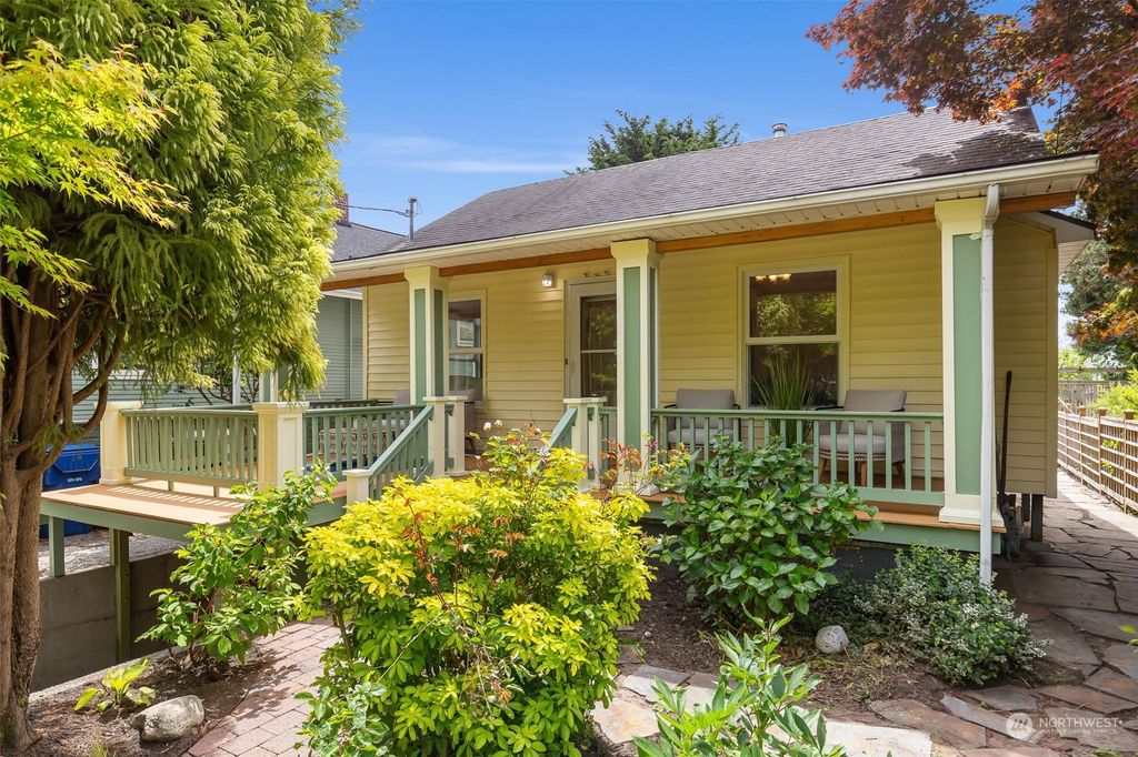 Photo of 643 NW 78th Street, Seattle, WA 98117 (MLS # 2254097)