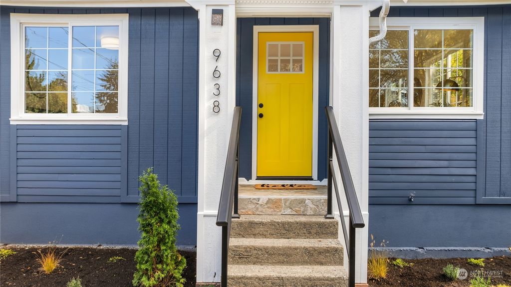 Photo of 9638 24th Avenue SW, Seattle, WA 98106 (MLS # 2304904)