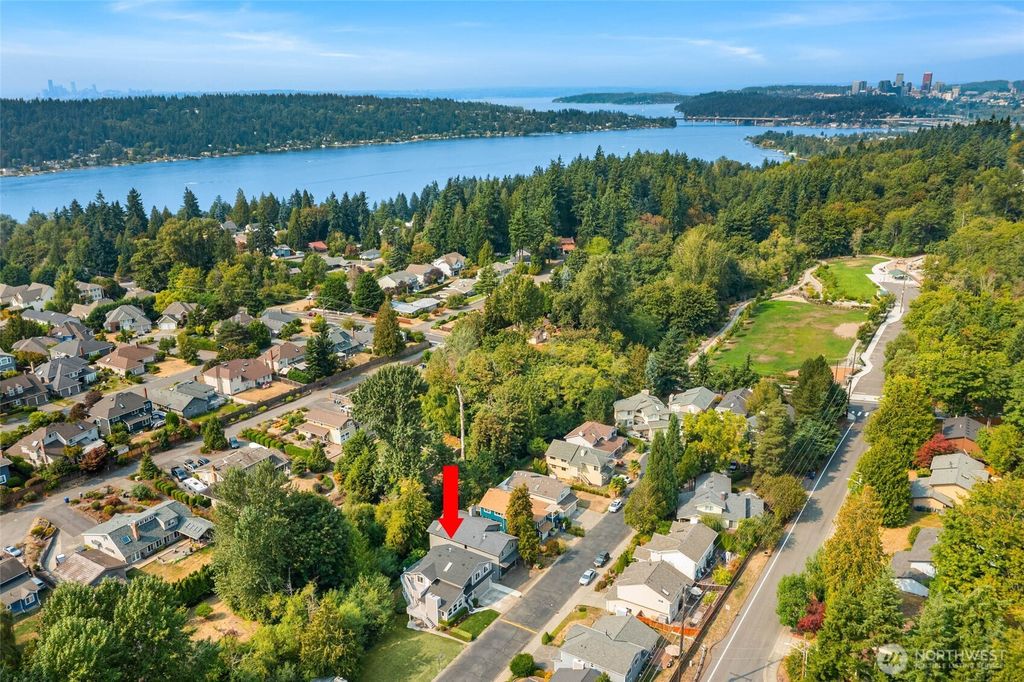 Photo of 6129 115th Place SE, Bellevue, WA 98006 (MLS # 2448044)