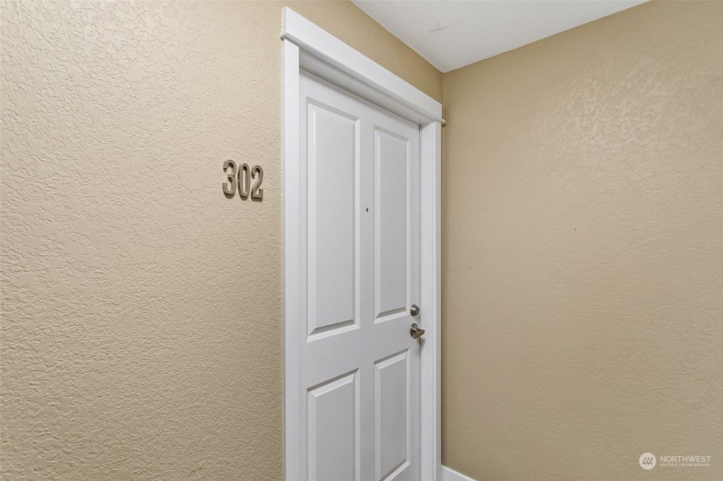 Photo of 939 N 101st Street #302, Seattle, WA 98133 (MLS # 2294594)