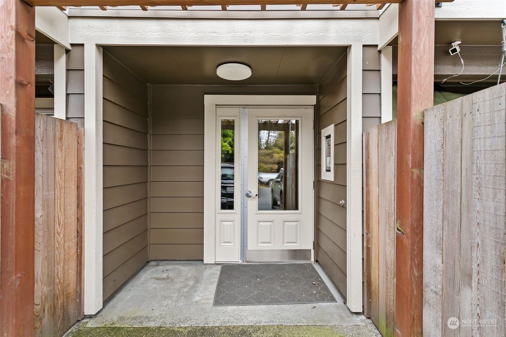 Photo of 939 N 101st Street #302, Seattle, WA 98133 (MLS # 2294594)