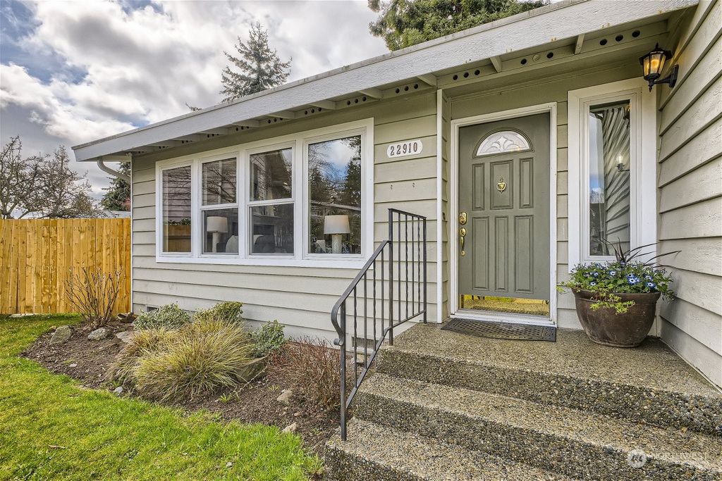 Photo of 22910 83rd Place W, Edmonds, WA 98026 (MLS # 2047244)