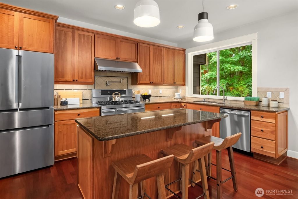 Photo of 101 Shy Bear Way NW, Issaquah, WA 98027 (MLS # 2409280)