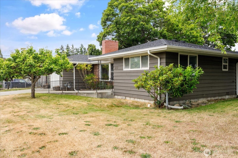 672 SE 4th Avenue