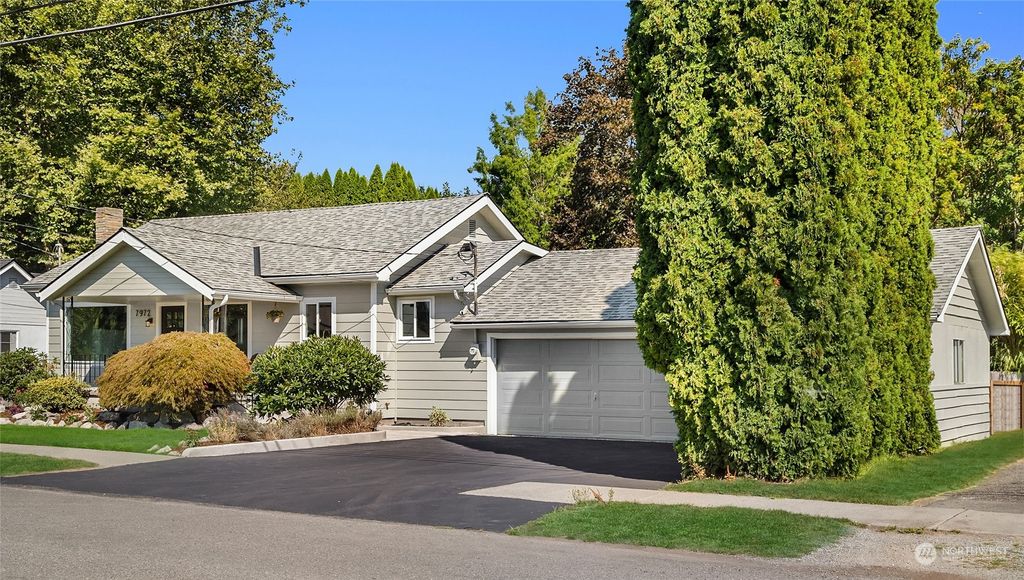 Photo of 7972 Maple Avenue SE, Snoqualmie, WA 98065 (MLS # 1999657)