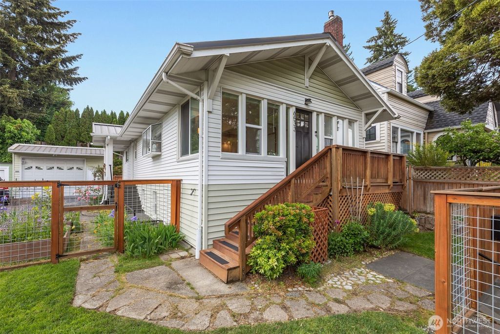 Photo of 6533 20th Avenue NE, Seattle, WA 98115 (MLS # 2530589)