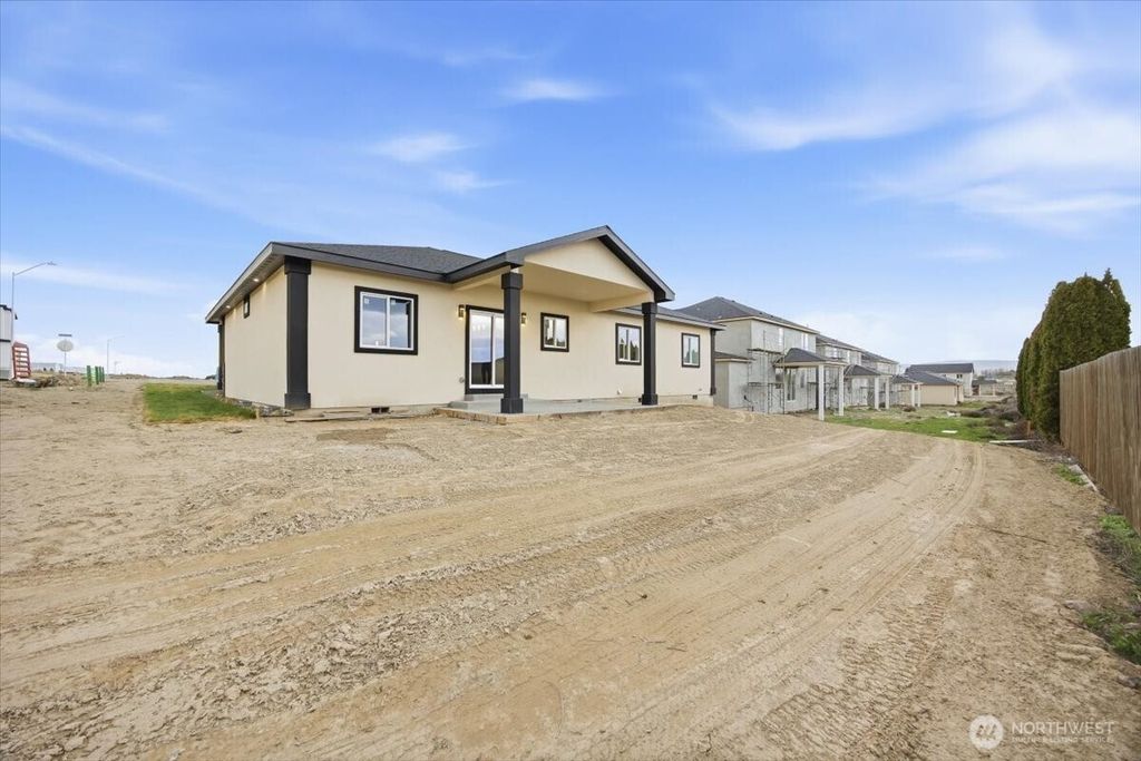 Photo of 320 Victoria Street, Sunnyside, WA 98944 (MLS # 2499100)