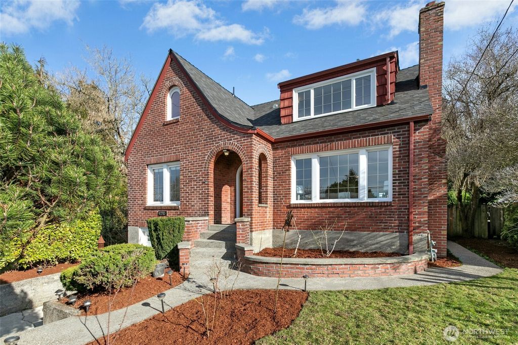 Photo of 9710 8th Avenue NE, Seattle, WA 98115 (MLS # 2477277)