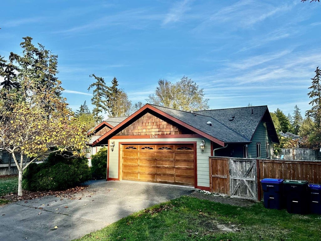Photo of 1304 Rosecrans Street, Port Townsend, WA 98368 (MLS # 2599859)