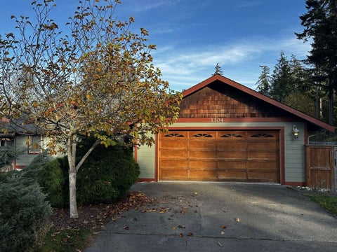 Photo of 1304 Rosecrans Street, Port Townsend, WA 98368 (MLS # 2599859)