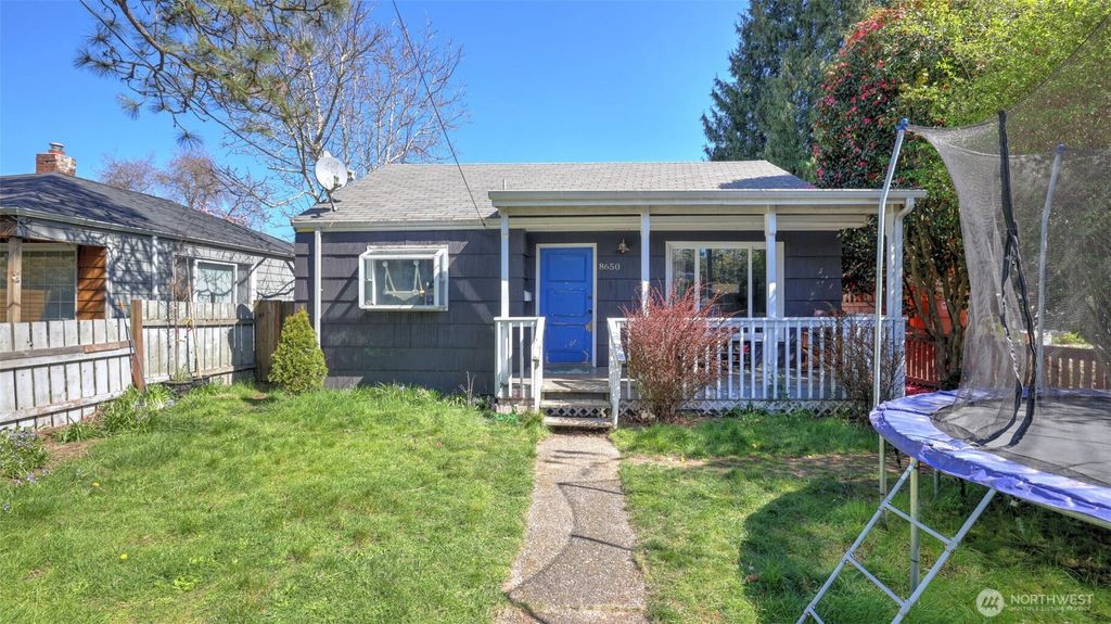 Photo of 8650 10th Avenue SW, Seattle, WA 98106 (MLS # 2505581)